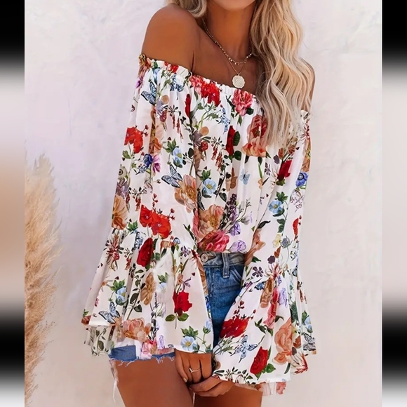 Tops - NEW NWOT Floral Crop Bell Sleeve Blouse-Large